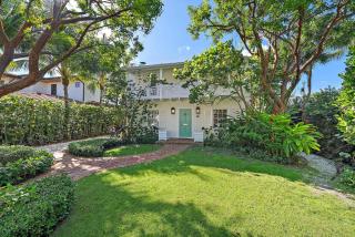 Lakewood Place - Breezy Pool Retreat with 2-Story Guest House - 0