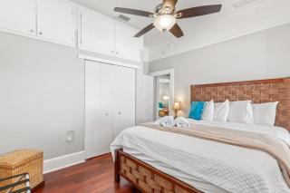 2BR Bungalow - Cozy Holiday Home Near Downtown & Beach - 3