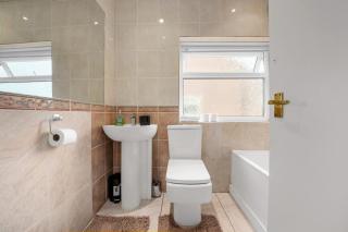 4 bedroom Home in Northenden by City SuperHost - 2