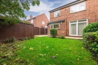 4 bedroom Home in Northenden by City SuperHost - 1