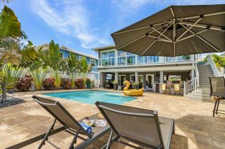 Luxury Waterfront Getaway with Heated Pool, Dock & Outdoor Kitchen - The Primo House - 4