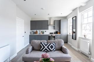 2 Bedroom Apartment in Southend near City Centre, Free Parking - 2