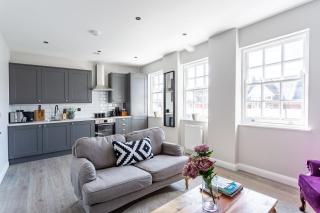 2 Bedroom Apartment in Southend near City Centre, Free Parking - 6