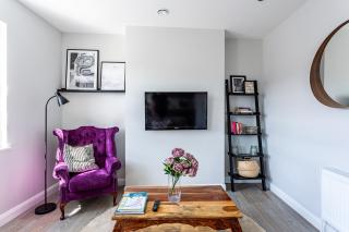 2 Bedroom Apartment in Southend near City Centre, Free Parking - 8