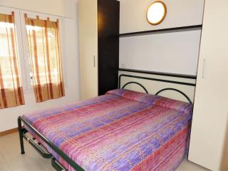 Comfy house in a quiet area near the beach - 9