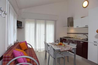 Comfy house in a quiet area near the beach - 8