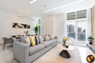 Vogue Vacation Homes, Marina Dorra Bay near JBR Beach and Ain Dubai, Two Bedroom apartment with Balcony, Canal and Skyline View, Access to all Amenities - 3