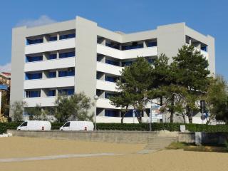Bright flat with a large balcony - 0