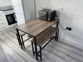 Top Floor Spacious Studio Flat - 9