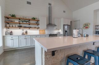 Concan House - Pet Friendly - 4