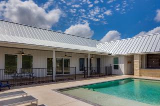 Concan House - Pet Friendly - 8