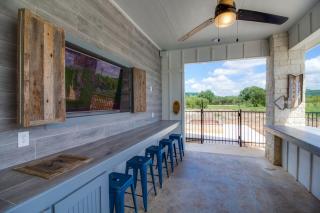 Concan House - Pet Friendly - 7