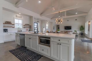 Concan House - Pet Friendly - 2