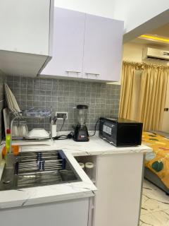 3-in-1 Stylish City Condo with Private Rooftop for Guest and Guest Visitors Only - 9