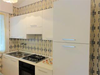 Apartment in villa with fenced garden - 4