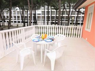 Apartment in villa with fenced garden - 3