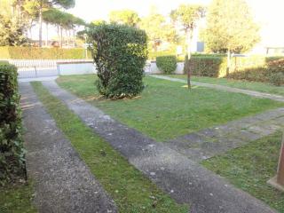 Comfy villa with fenced garden near the beach - 1