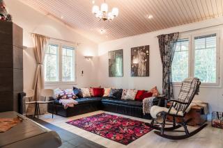 Santa's closest neighbor - 9