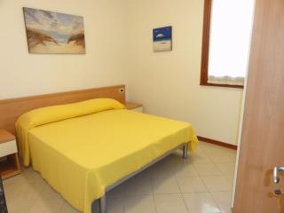 Family villa with private garden near the beach - 7