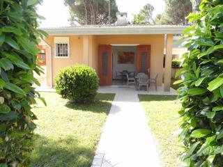 Family villa with private garden near the beach - 1