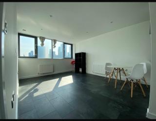 Luxury 2BR Apartment Great Views Free Parking - 5