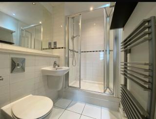 Luxury 2BR Apartment Great Views Free Parking - 2