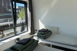 2-Bed Apartment Sleeps 5 - Free Parking - Balcony - 9