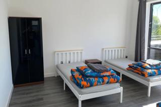 2-Bed Apartment Sleeps 5 - Free Parking - Balcony - 8