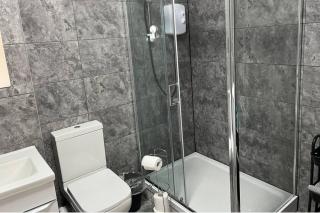 2-Bed Apartment Sleeps 5 - Free Parking - Balcony - 7