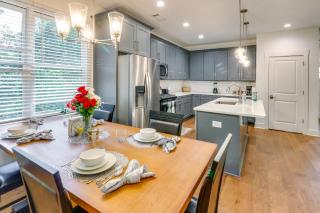 Easy I-20 Access Family Escape with Deck in Decatur - 4