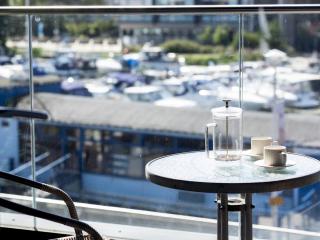 Chic Riverside View with Balcony Pass The Keys - 7