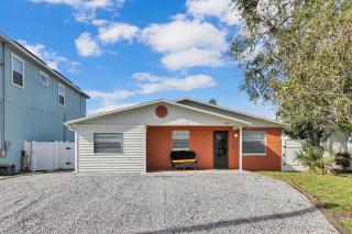 roomstr Alaska Room 1 Bedroom near MacDill AFB with Shared Full Bathroom includes FREE COFFEE - 4