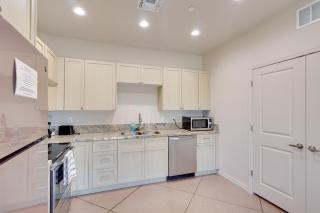 Golf, Hike and Boat! Bright Lake Havasu City Apt - 1