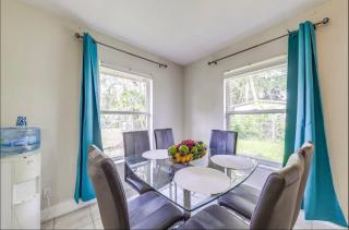 Downtown Lake Worth Retreat - 6