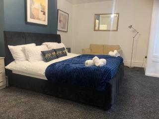 A&A Luxury Stay Tunstall - Grand 5-Bed Residence - 7