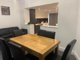 A&A Luxury Stay Tunstall - Grand 5-Bed Residence - 2