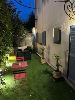 Two rooms with 30 m2 garden in villa - 2