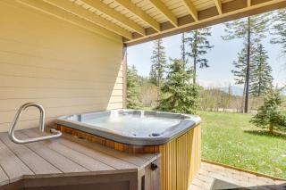 Ski-InandSki-Out Whitefish Duplex with Hot Tub! - 8