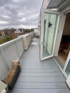 One Bedroom Apartment With Large Balcony - 8