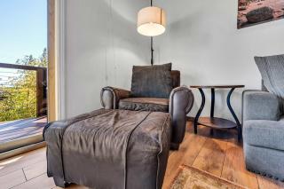 Peaceful Forest Retreat Near Lake and Town - 4