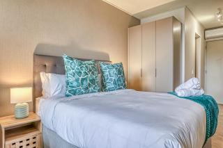 One Rosebank Luxe Studios - 3