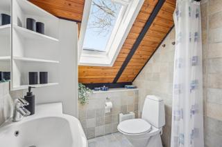 Idyllic summer house in calm, green surroundings - 1