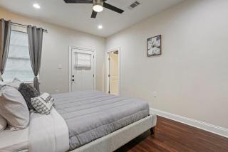 Luxury 2-Bedroom Oasis with Open Living Space & Designer Touches - 1