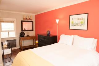 Perfect West Beach Location! Chapala Gardens Two-Level 1BR- Unit 3 - 5