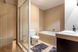 705 Icon Luxury Apartments - 5