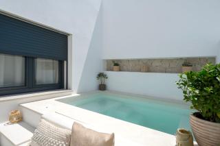 Townhouse with Heated Pool in Downtown Faro - 8