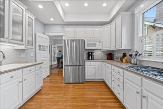 5BR Historic Midtown Craftsman Home w Jacuzzi - 2