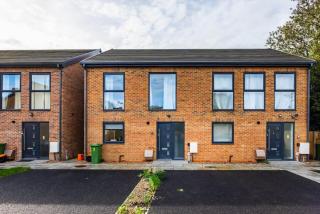 New 3 Bed House, Sittingbourne, Sleeps 7, Contractors, Families , Weekly and Monthly Offers - 9