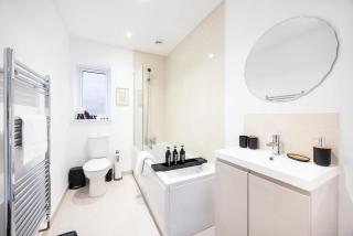 New 3 Bed House, Sittingbourne, Sleeps 7, Contractors, Families , Weekly and Monthly Offers - 2