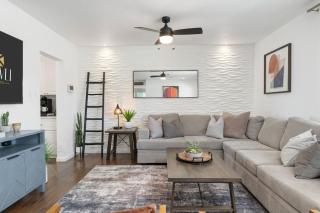 Old Town Family Retreat-FREE Heated Pool-Spa-Putt Grn-Gym - 3